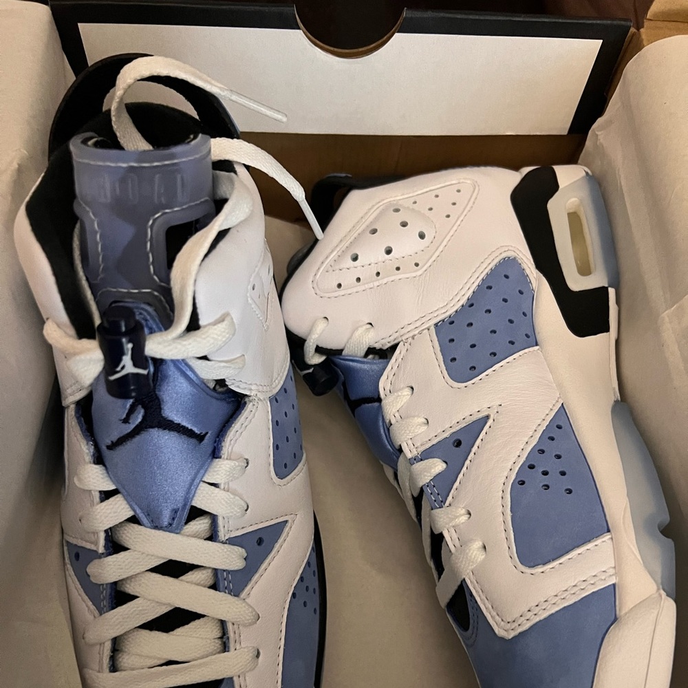 Air Jordan Retro 6 UNC